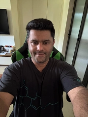 Source user selfie locked as the try-on target identity